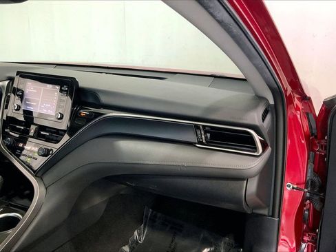 Used 2022 Toyota Camry LE FWD image 16
