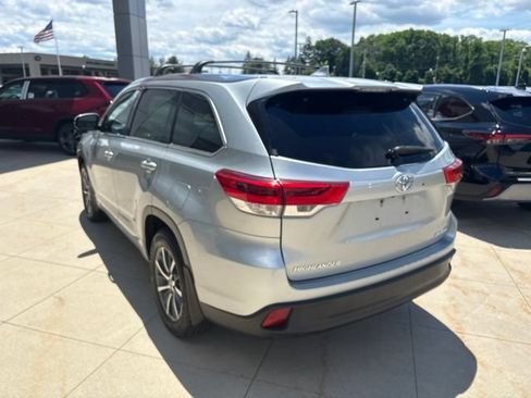 Used 2018 Toyota Highlander XLE AWD/4WD image 5