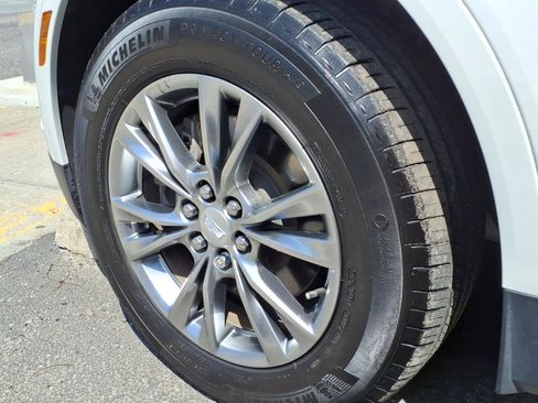 Certified 2023 Cadillac XT5 Premium Luxury FWD image 7