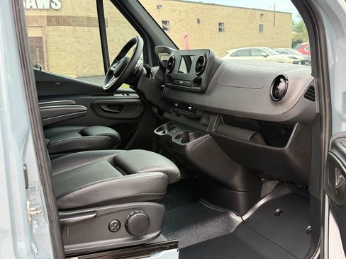 Used 2023 Mercedes-Benz Sprinter 2500 image 18