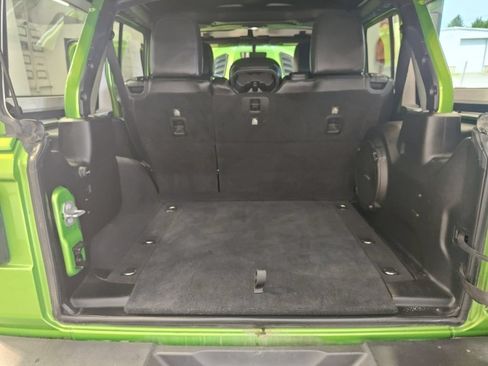 Used 2018 Jeep Wrangler Unlimited Rubicon w/ Dual Top Group AWD/4WD image 30