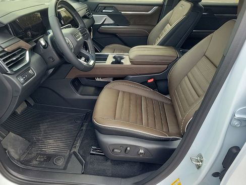 New 2026 GMC Acadia Denali Ultimate w/ LPO, Floor Liner Package FWD image 9