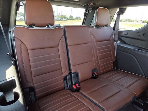 Used 2023 GMC Yukon Denali Ultimate w/ LPO, Floor Liner Package AWD/4WD image 32