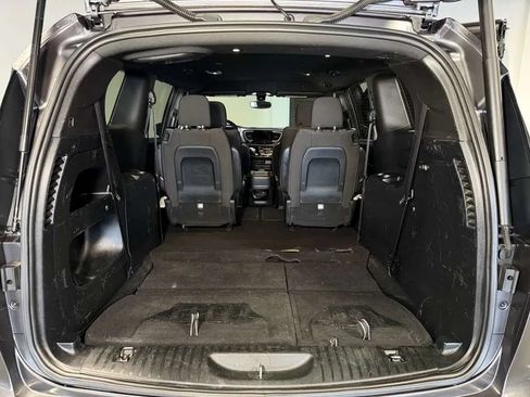 Used 2018 Chrysler Pacifica Touring Plus w/ S Appearance Package FWD image 15