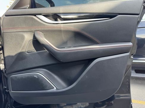 Used 2018 Maserati Levante GranSport image 31