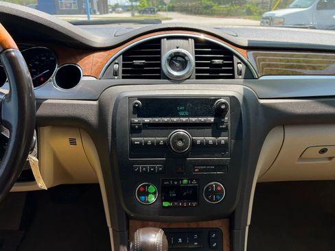 Used 2011 Buick Enclave CXL FWD image 21
