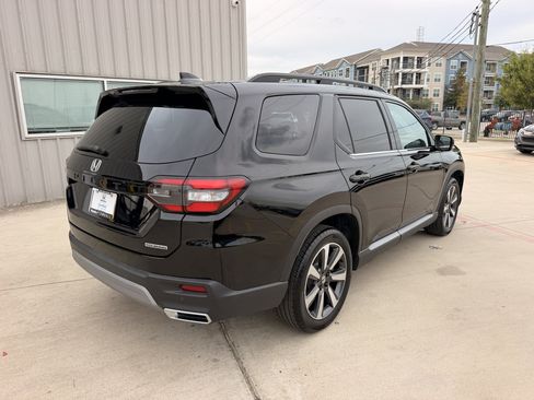 Certified 2025 Honda Pilot Touring image 8