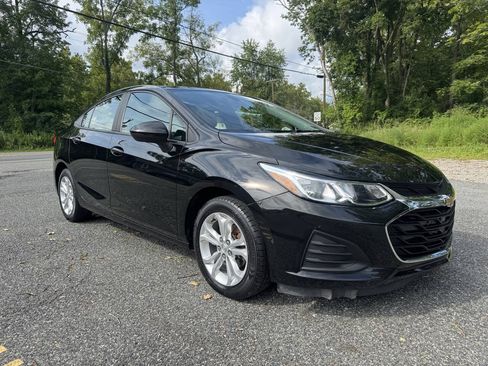 Used 2019 Chevrolet Cruze LS w/ LS Convenience Package FWD image 5