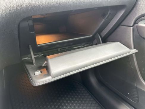 Used 2020 Jeep Cherokee Latitude Plus w/ Comfort/Convenience Group image 35