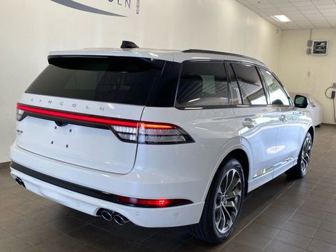 New 2025 Lincoln Aviator AWD w/ Jet Appearance Package image 7