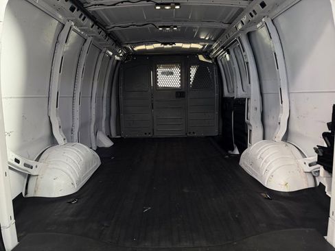 Used 2022 Chevrolet Express 2500 Work Van w/ Driver Convenience Package image 23
