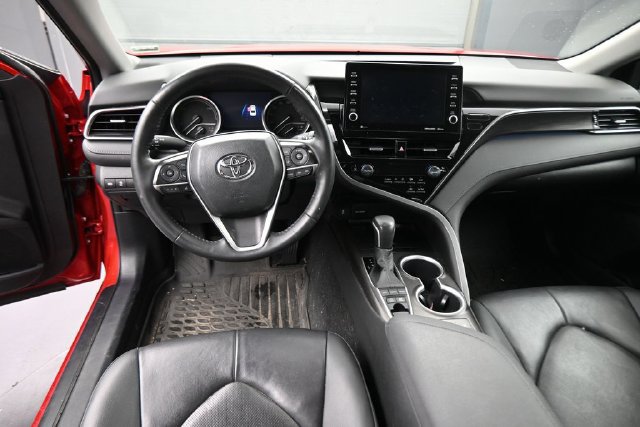 Used 2023 Toyota Camry XLE w/ Cold Weather Package FWD image 20