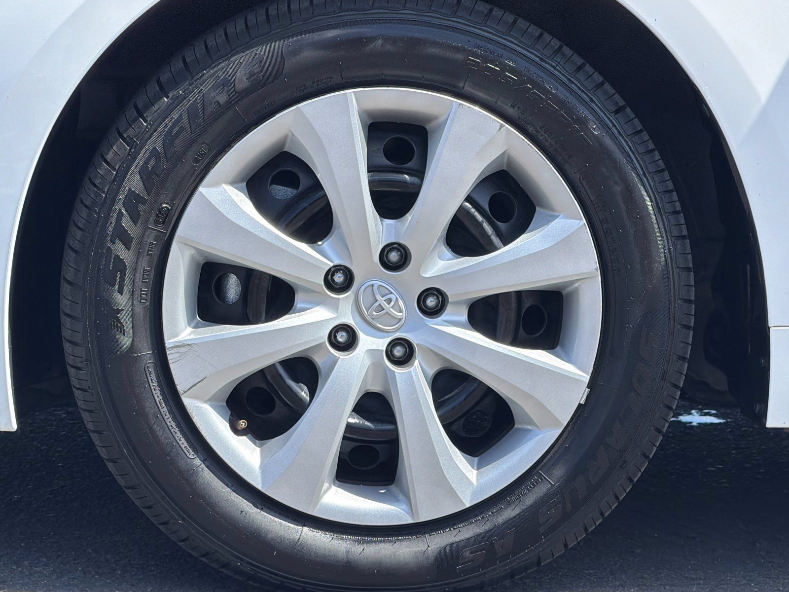 Used 2025 Toyota Corolla LE FWD image 21