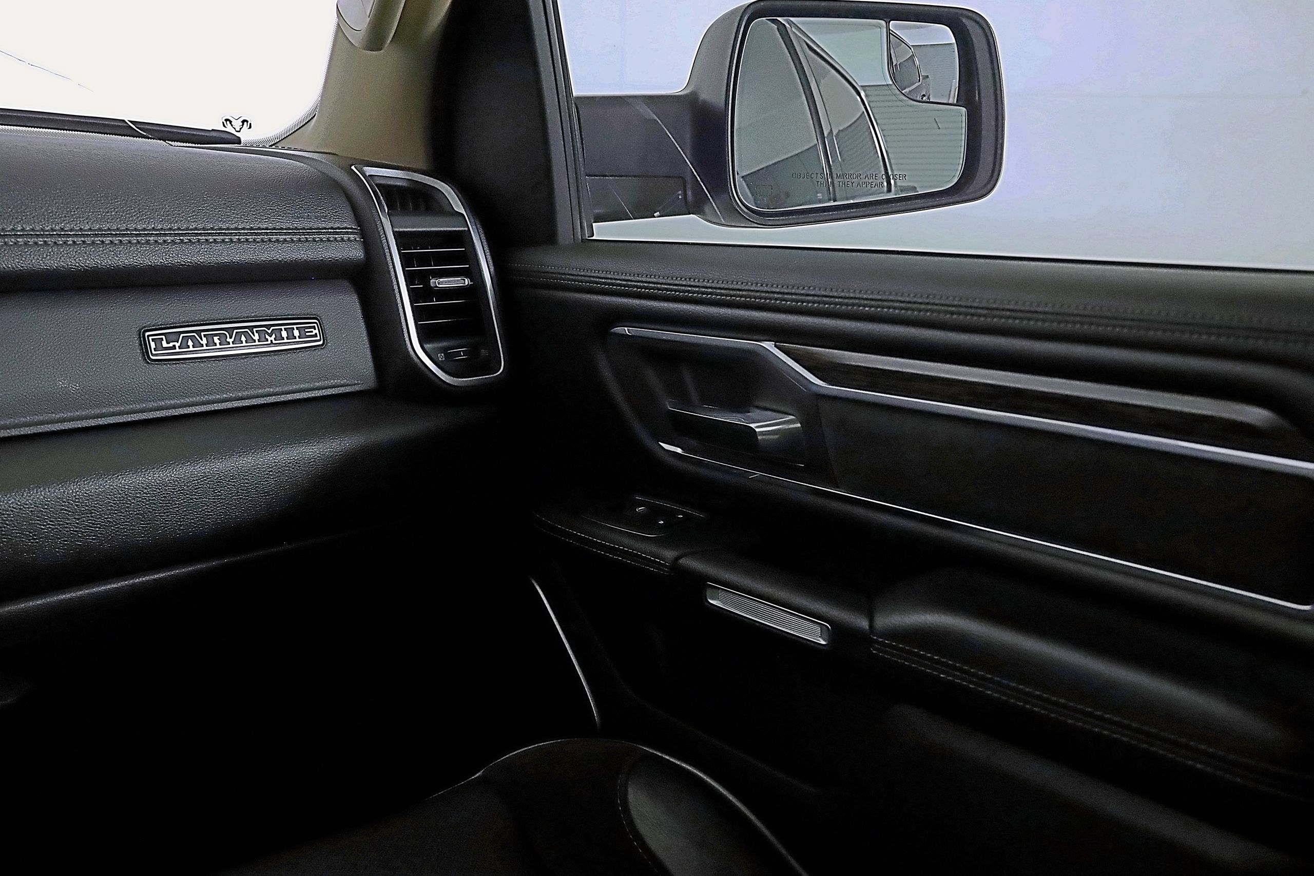Used 2019 RAM 1500 Laramie AWD/4WD image 21