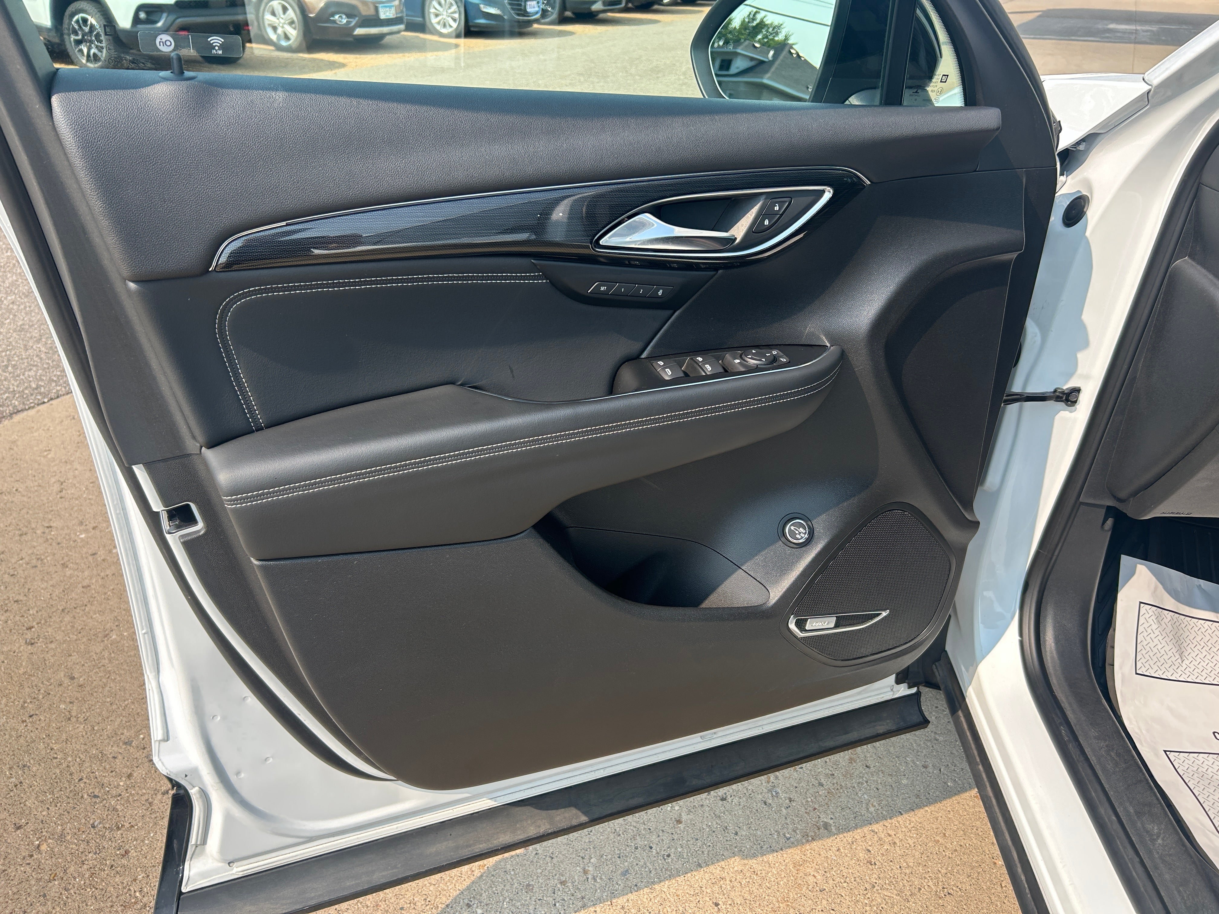 Used 2022 Buick Envision Essence w/ Technology Package II AWD/4WD image 13