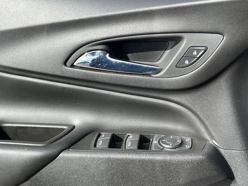 Used 2020 Chevrolet Equinox LT w/ Driver Convenience Package FWD image 24