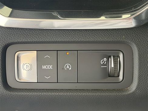 Used 2025 GMC Acadia Elevation image 24