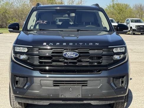 Certified 2025 Ford Expedition Active image 8