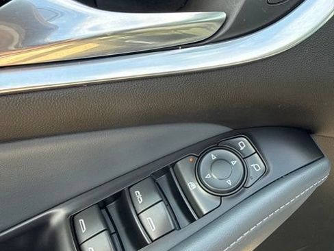 Used 2021 Buick Enclave Essence w/ Sound and Sites Package AWD/4WD image 16