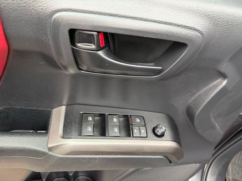 Used 2022 Toyota Tacoma SR5 image 8