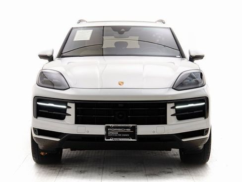 Used 2025 Porsche Cayenne image 31
