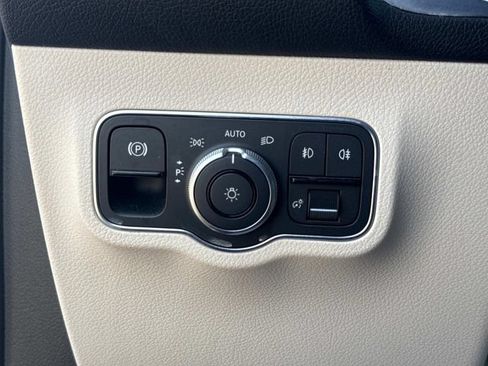 Used 2021 Mercedes-Benz GLB 250 image 26