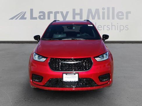 New 2026 Chrysler Pacifica Select image 9