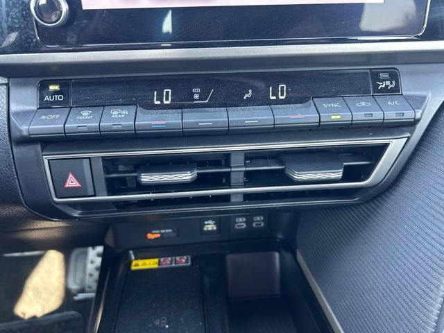 Used 2025 Toyota Camry SE FWD image 15