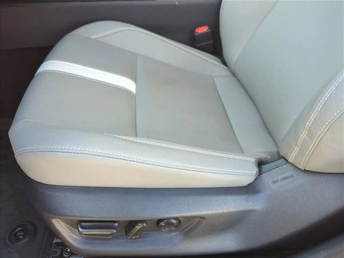 Used 2025 Toyota Camry SE w/ Convenience Package FWD image 11