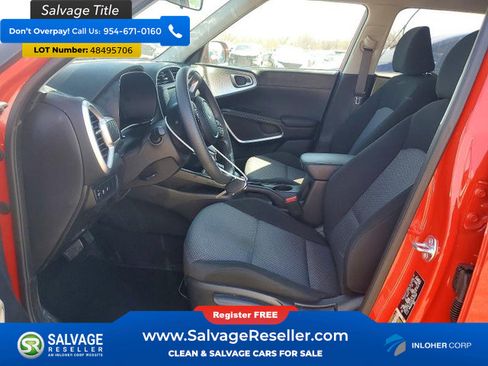 Used 2025 Kia Soul LX w/ LX Technology Package FWD image 9