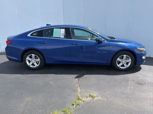 Used 2023 Chevrolet Malibu LT FWD image 2