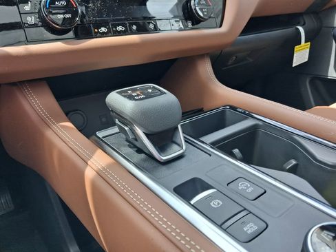 New 2026 Nissan Pathfinder Platinum AWD/4WD image 14