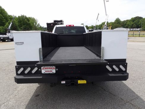 Used 2024 RAM 3500 Tradesman w/ Chrome Appearance Group AWD/4WD image 53