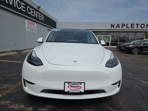 Used 2024 Tesla Model Y Long Range AWD/4WD image 2