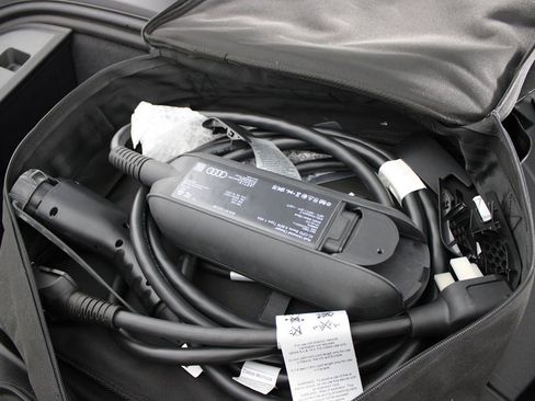 Used 2023 Audi e-tron GT Premium Plus image 37