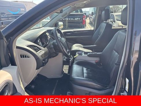 Used 2016 Chrysler Town & Country Touring w/ Driver Convenience Group image 11