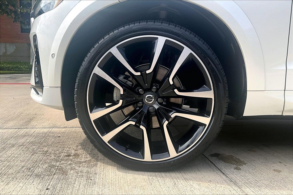 Certified 2024 Volvo XC60 B5 Ultimate w/ Protection Package Premier AWD/4WD image 11