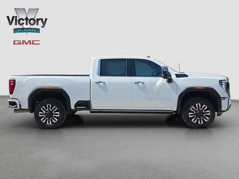 Used 2025 GMC Sierra 3500 Denali Ultimate AWD/4WD image 19