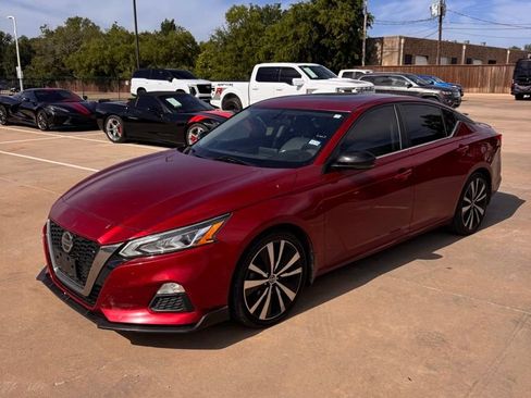 Used 2019 Nissan Altima 2.5 SR w/ SR Premium Package FWD image 3