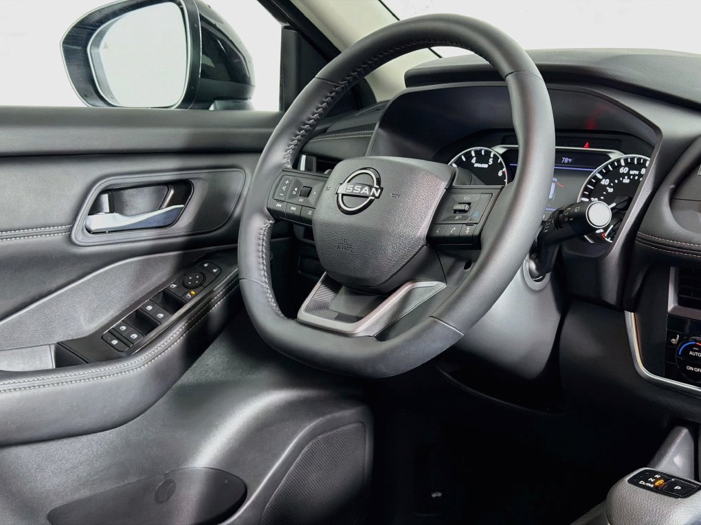 Used 2026 Nissan Rogue Dark Armor FWD image 37