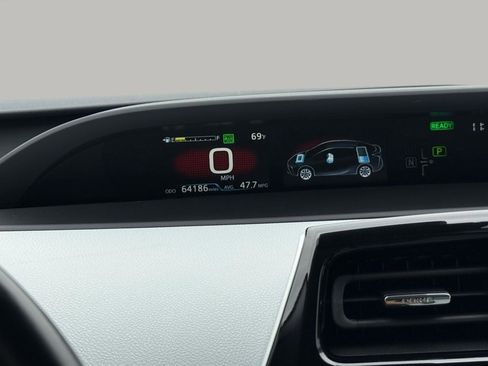 Used 2021 Toyota Prius XLE FWD image 15