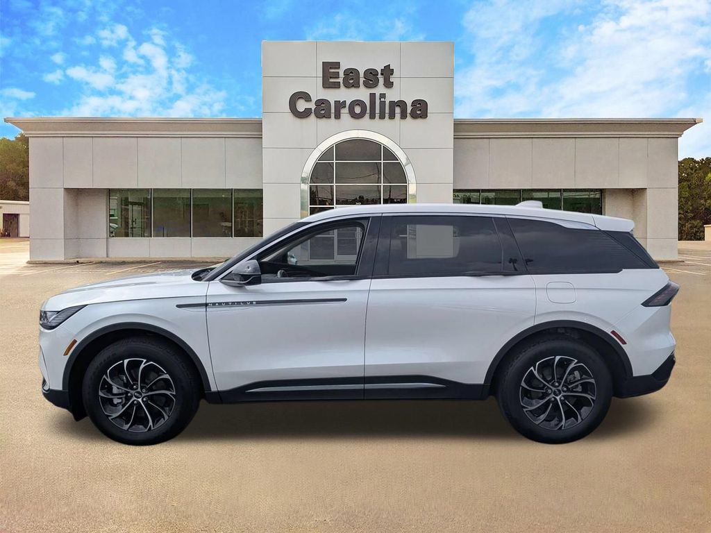 Used 2025 Lincoln Nautilus Premier AWD/4WD image 6