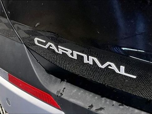 New 2026 Kia Carnival EX FWD image 10