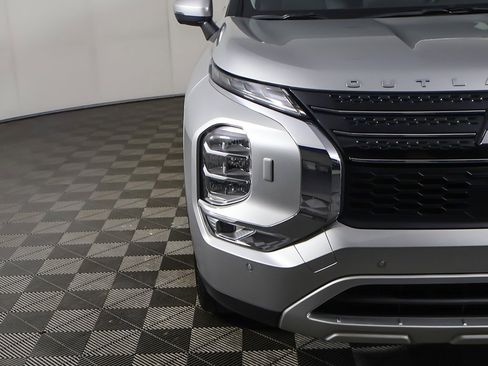 Used 2024 Mitsubishi Outlander SE image 15