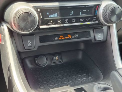 Used 2024 Toyota RAV4 LE AWD/4WD image 18