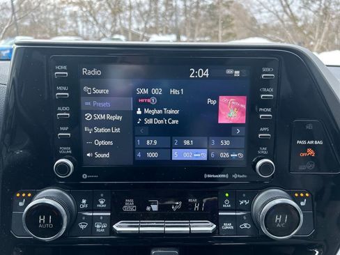 Used 2022 Toyota Highlander XLE image 26