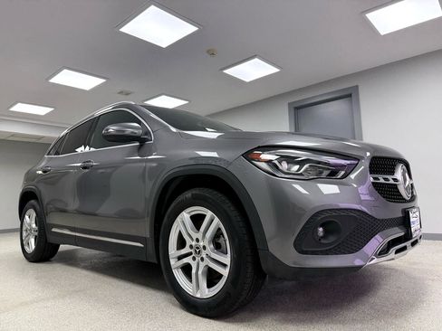 Used 2021 Mercedes-Benz GLA 250 4MATIC w/ Premium Package image 4