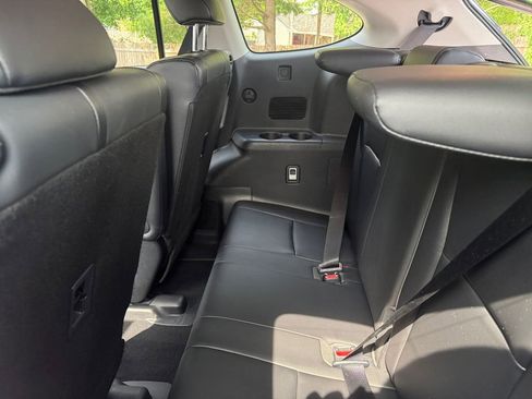 Used 2020 Toyota Highlander XLE AWD/4WD image 18
