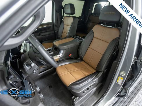 Used 2025 Chevrolet Silverado 1500 High Country w/ Technology Package AWD/4WD image 25