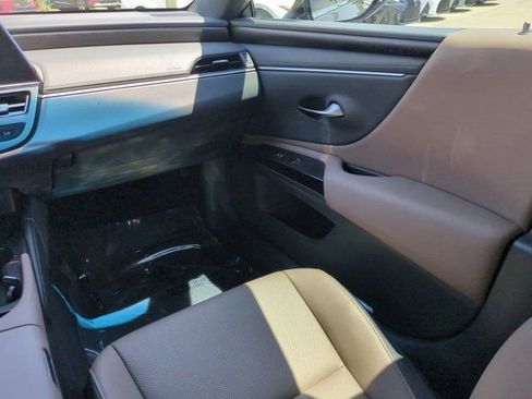 Used 2025 Lexus ES 350 w/ Premium Package FWD image 15